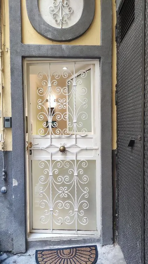 Piccola Maison Nel Centro Di Napoli نابولي